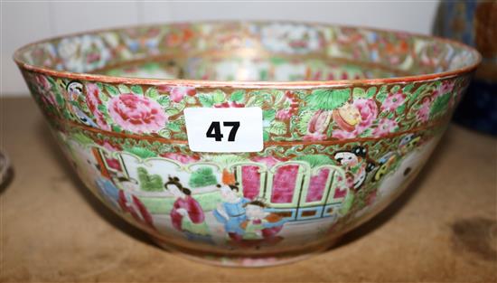 Chinese Canton-decorated famille rose bowl, mid 19th century, diameter 30cm
